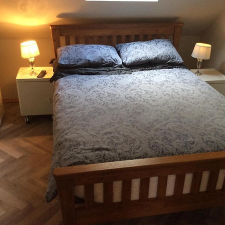 2 Bedroom Furnished Apartment In A Rural Position Stone  Dış mekan fotoğraf