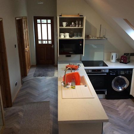 2 Bedroom Furnished Apartment In A Rural Position Stone  Dış mekan fotoğraf