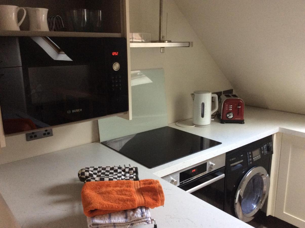2 Bedroom Furnished Apartment In A Rural Position Stone  Dış mekan fotoğraf