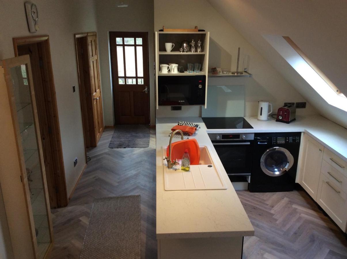 2 Bedroom Furnished Apartment In A Rural Position Stone  Dış mekan fotoğraf