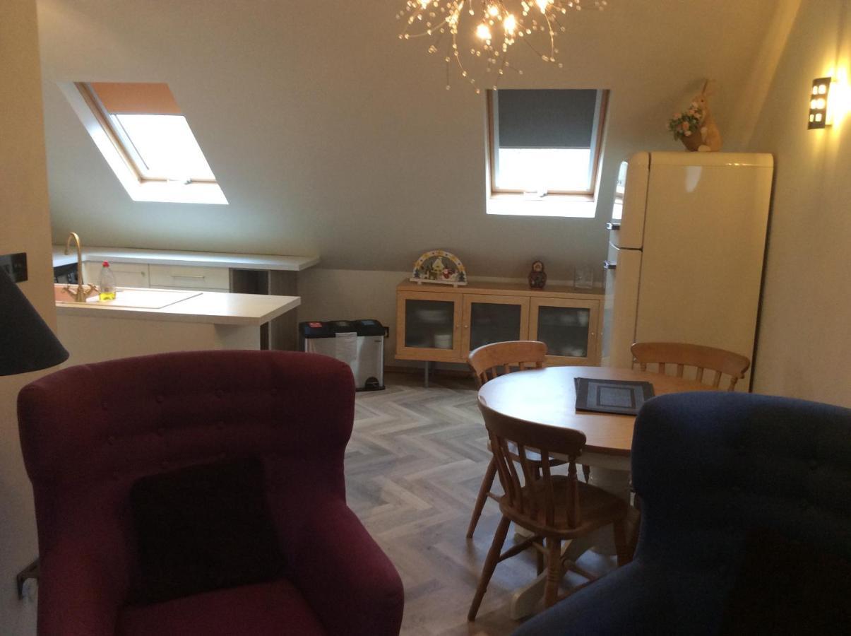 2 Bedroom Furnished Apartment In A Rural Position Stone  Dış mekan fotoğraf