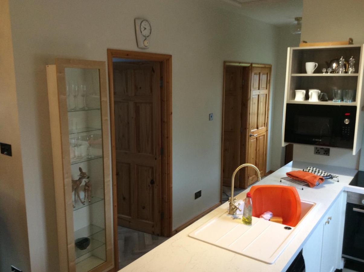 2 Bedroom Furnished Apartment In A Rural Position Stone  Dış mekan fotoğraf